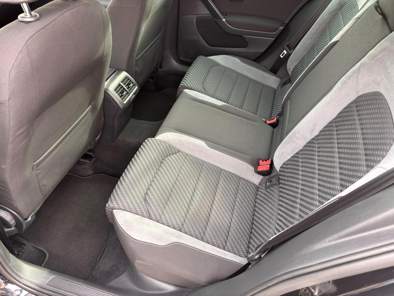 Volkswagen Golf 1.6 TDI 115 CV 5p. R LINE