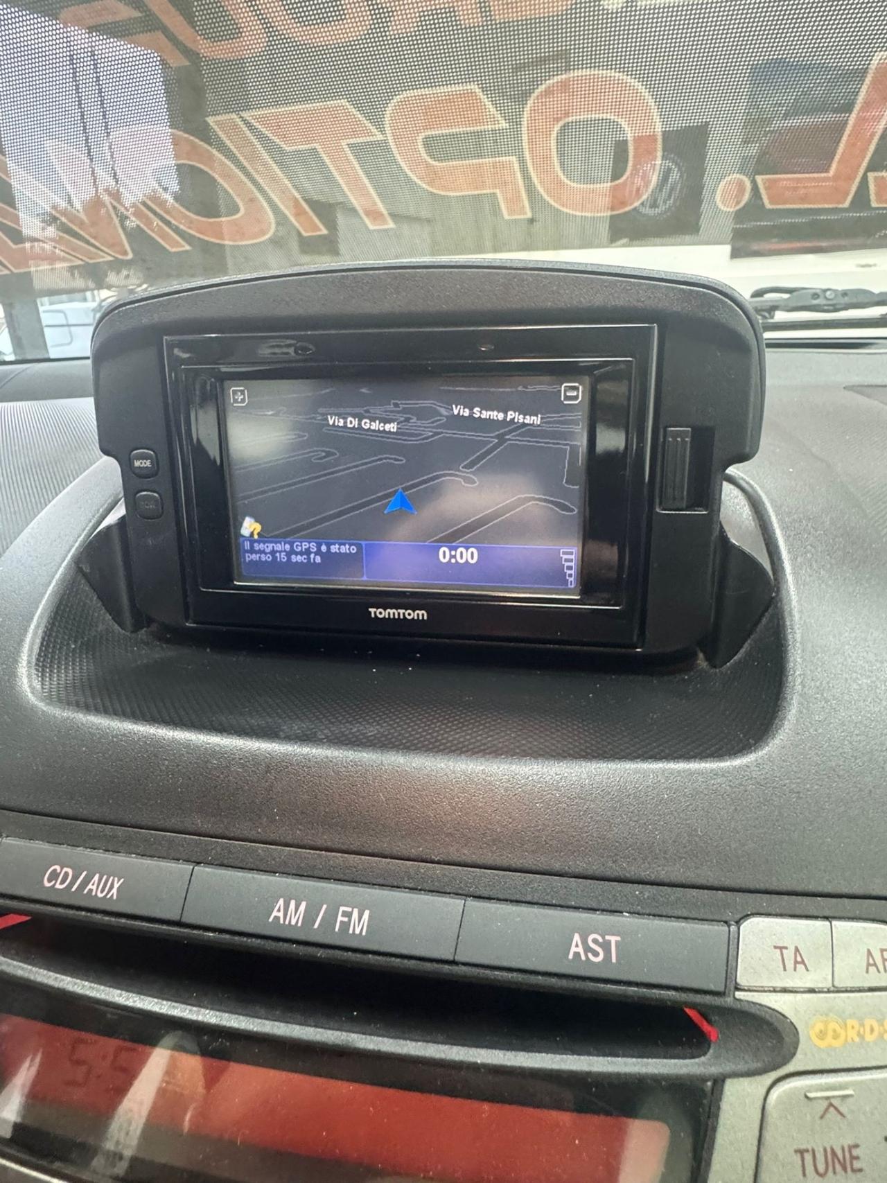 Toyota Aygo 1.0 12V VVT-i 5 porte Sol Connect Red Edition