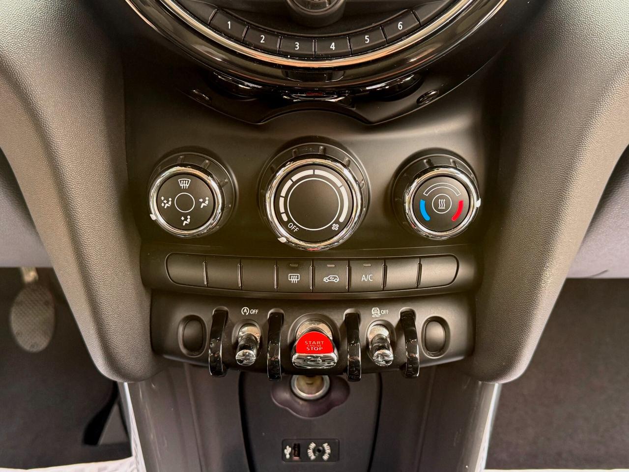 Mini 1.5 One D 95CV 5P *LUCI LED AMBIENT – 2016