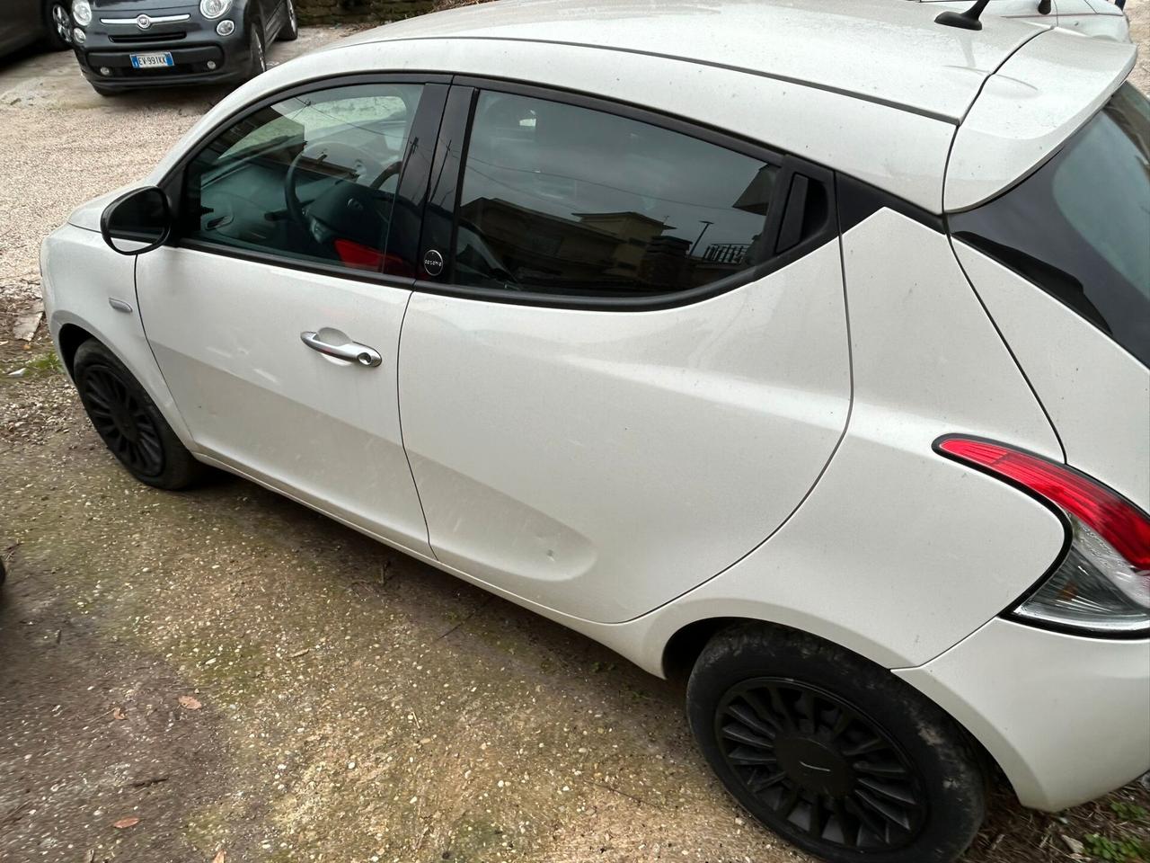Lancia Ypsilon 1.0 FireFly 5 porte S&S Hybrid Ecochic Silver