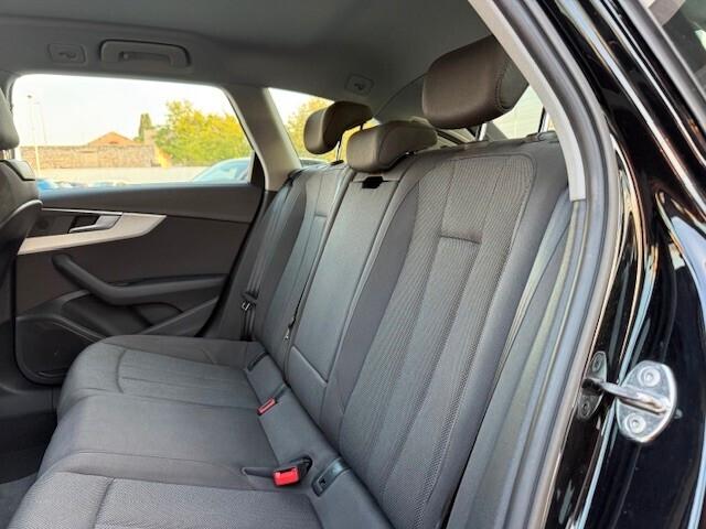 Audi A4 Avant 30 TDI/136 CV S tronic Business 2022