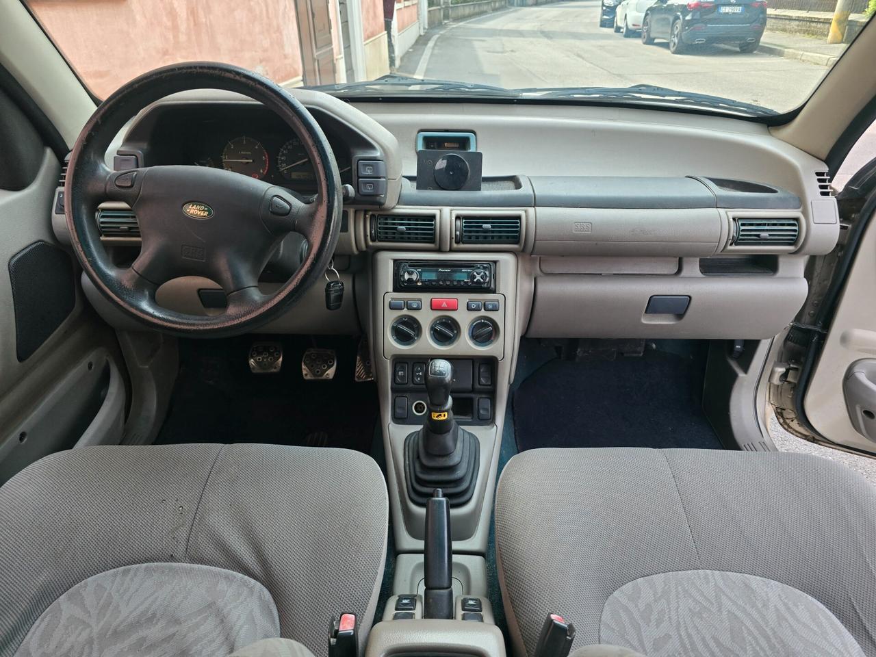 LAND ROVER 2.0 Td4 16V HARDBACK