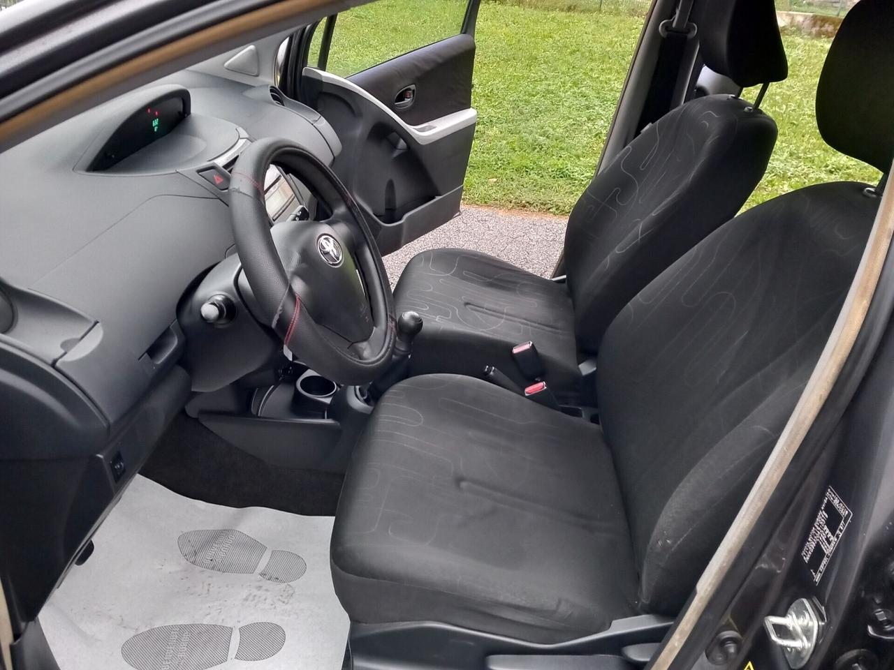 Toyota Yaris 1.0 5 porte Sol