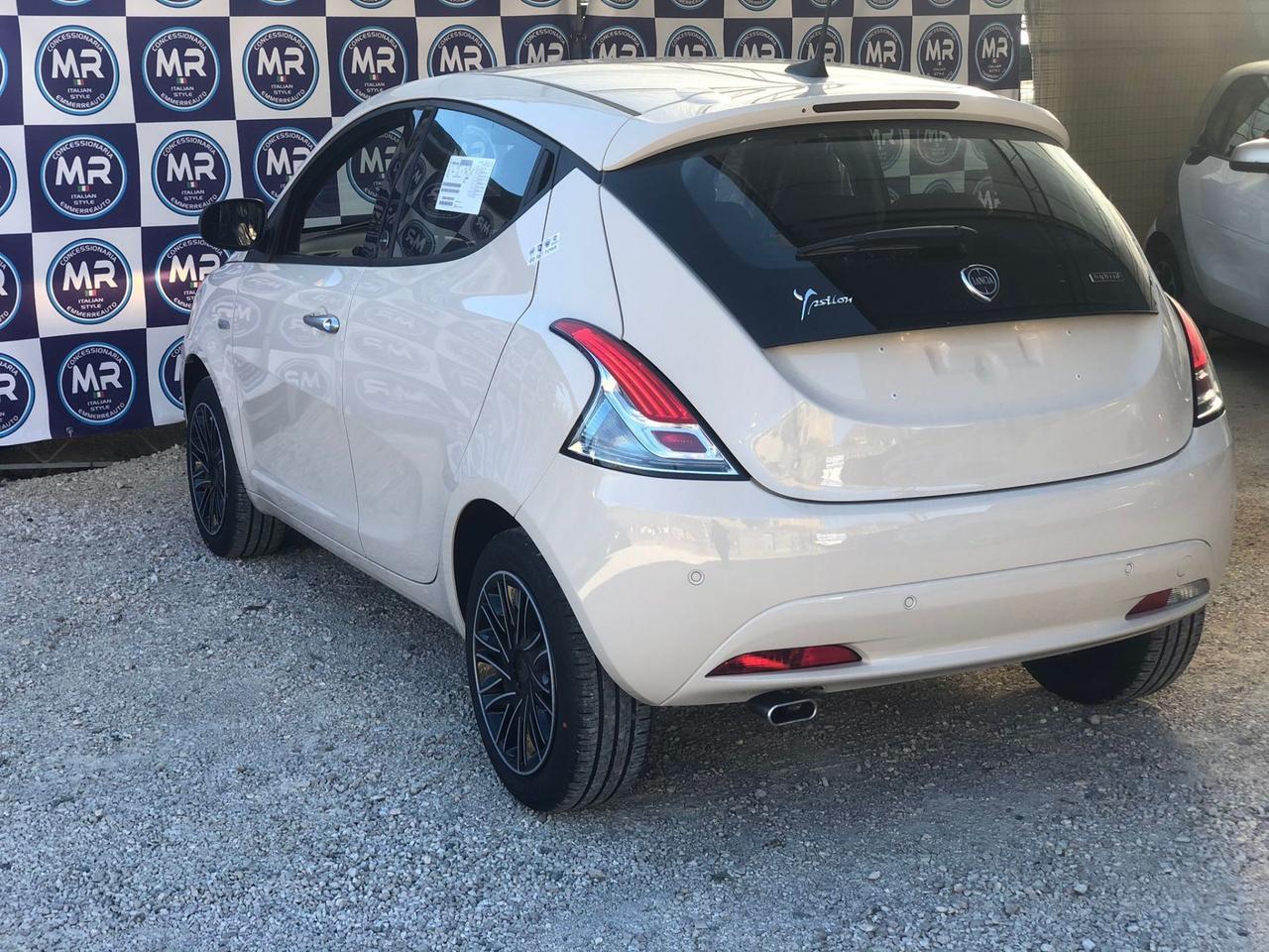 Lancia Ypsilon 1.0 Ibrida 70CV ORO NUOVA