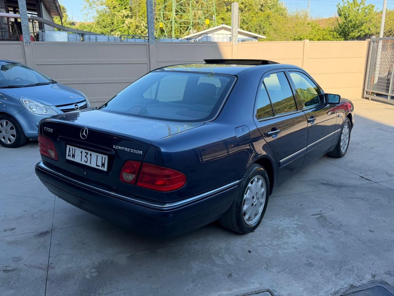 Mercedes-benz E 200 cat Classic