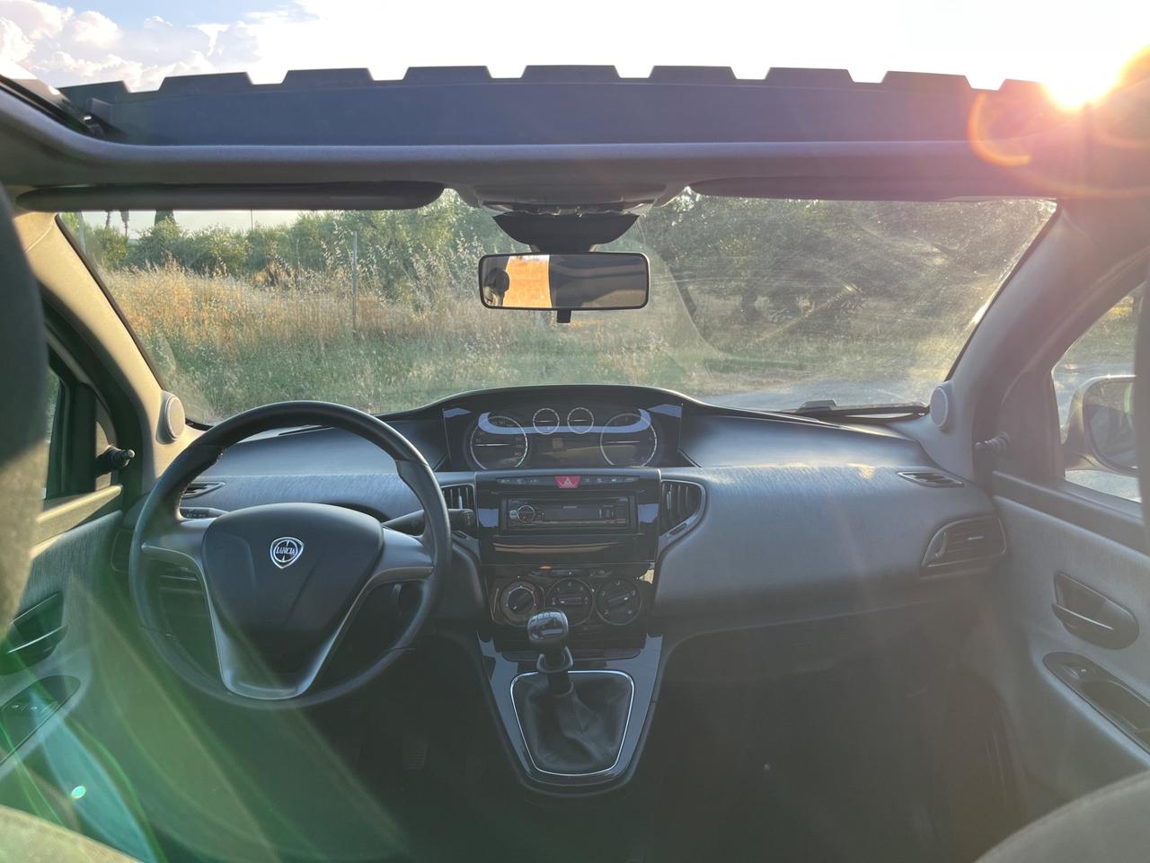 Lancia Ypsilon 1.2 69 CV 5 porte S&S Silver tetto panoramico