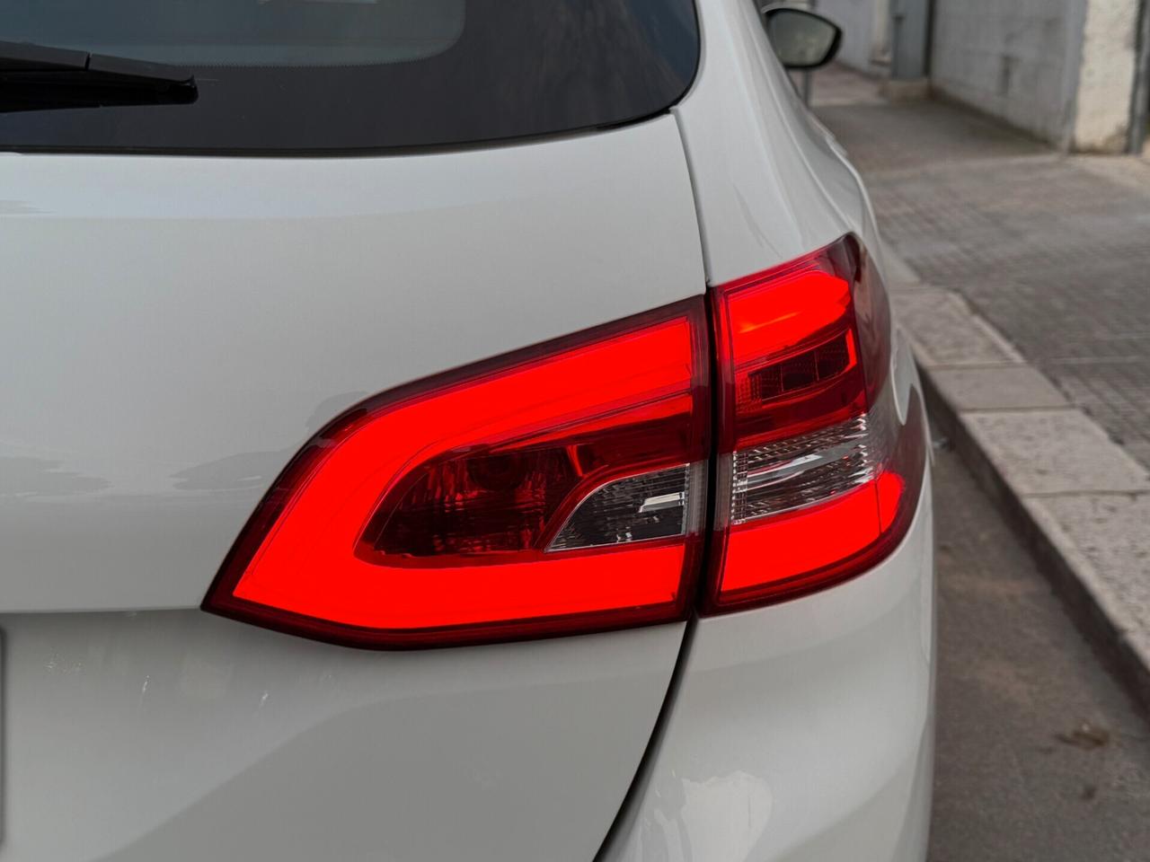 Peugeot 308 1.5 BlueHDi 100 SW NAVI CARPLAY – 2019