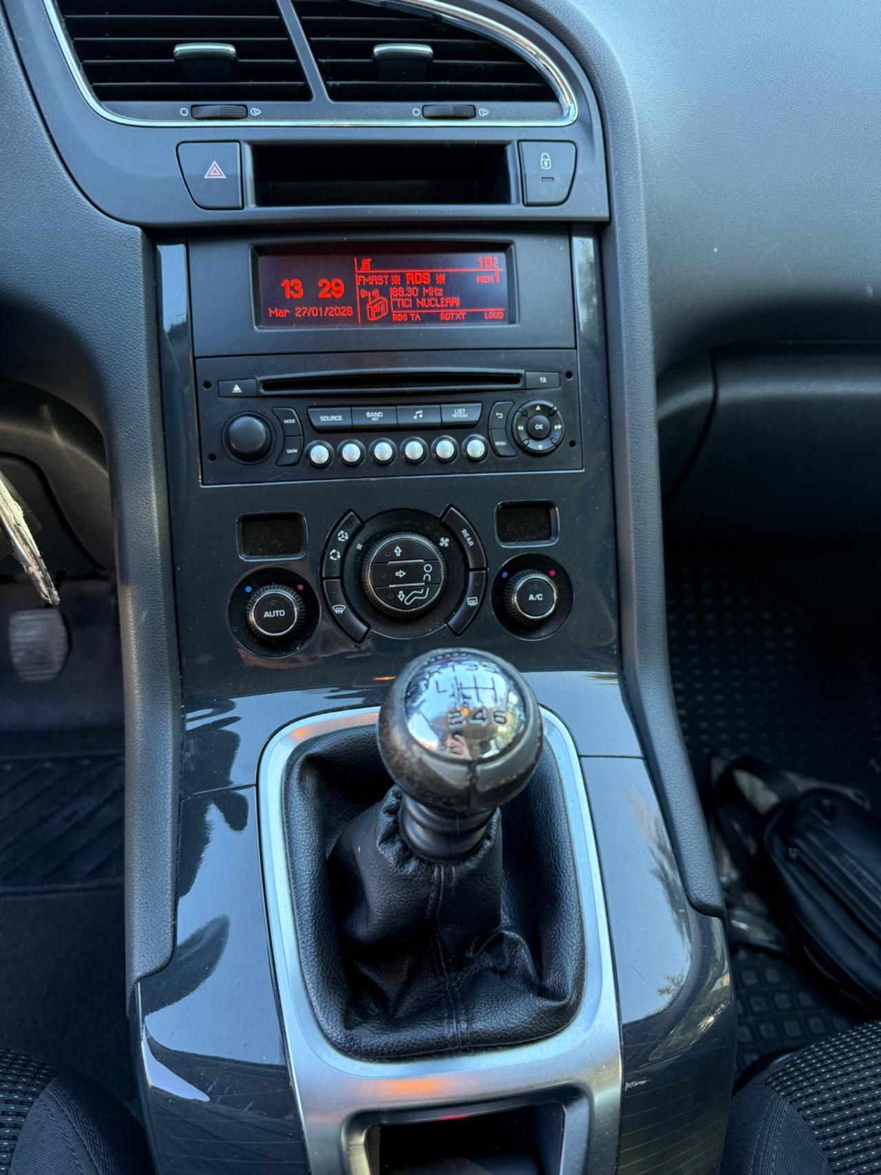 Peugeot 5008 1.6 HDi 115CV Allure