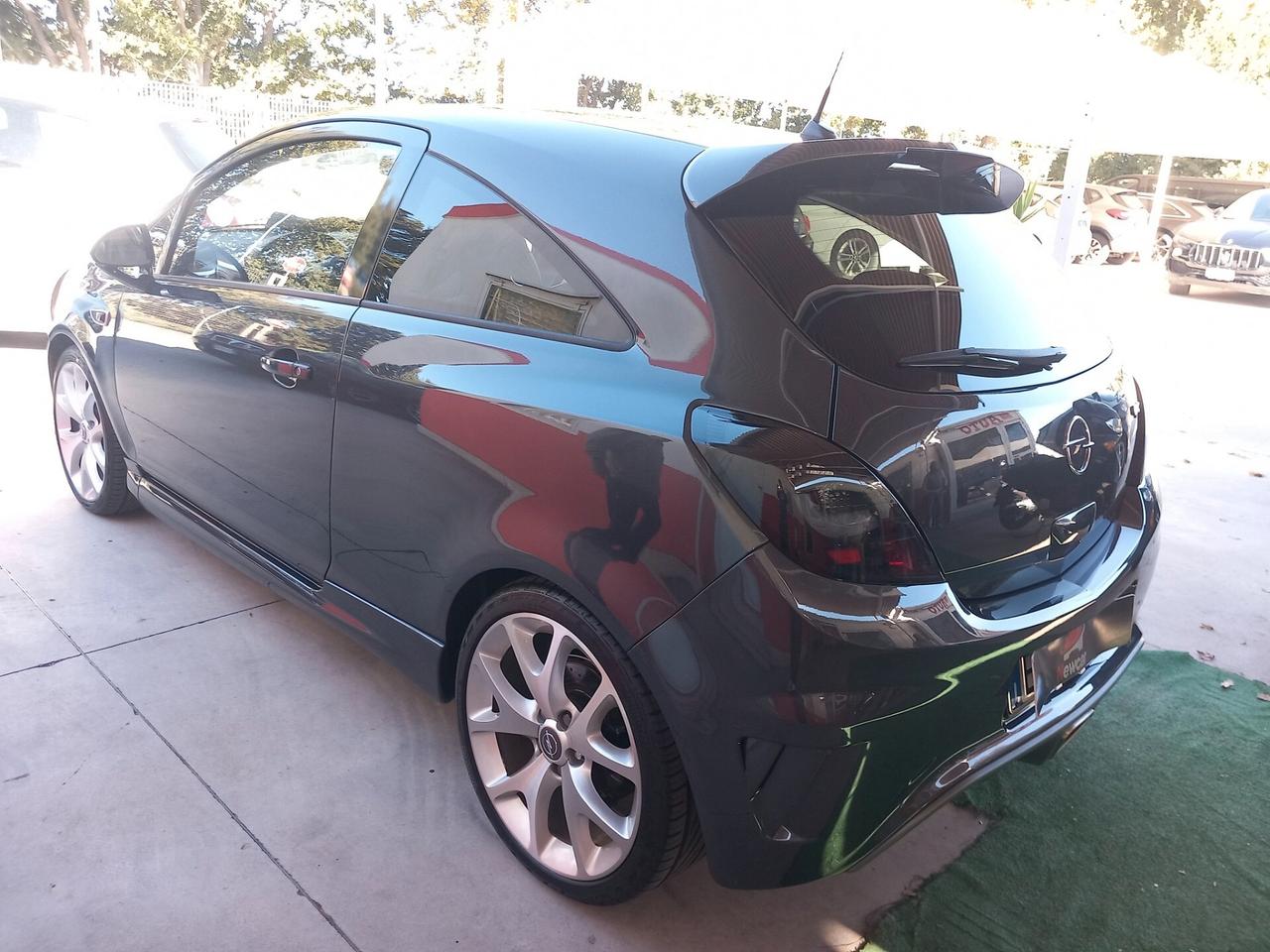 Opel Corsa 1.6 T 192CV 3 porte OPC TENUTA IN AMNIERA MANIACALE PARI AL NUOVO