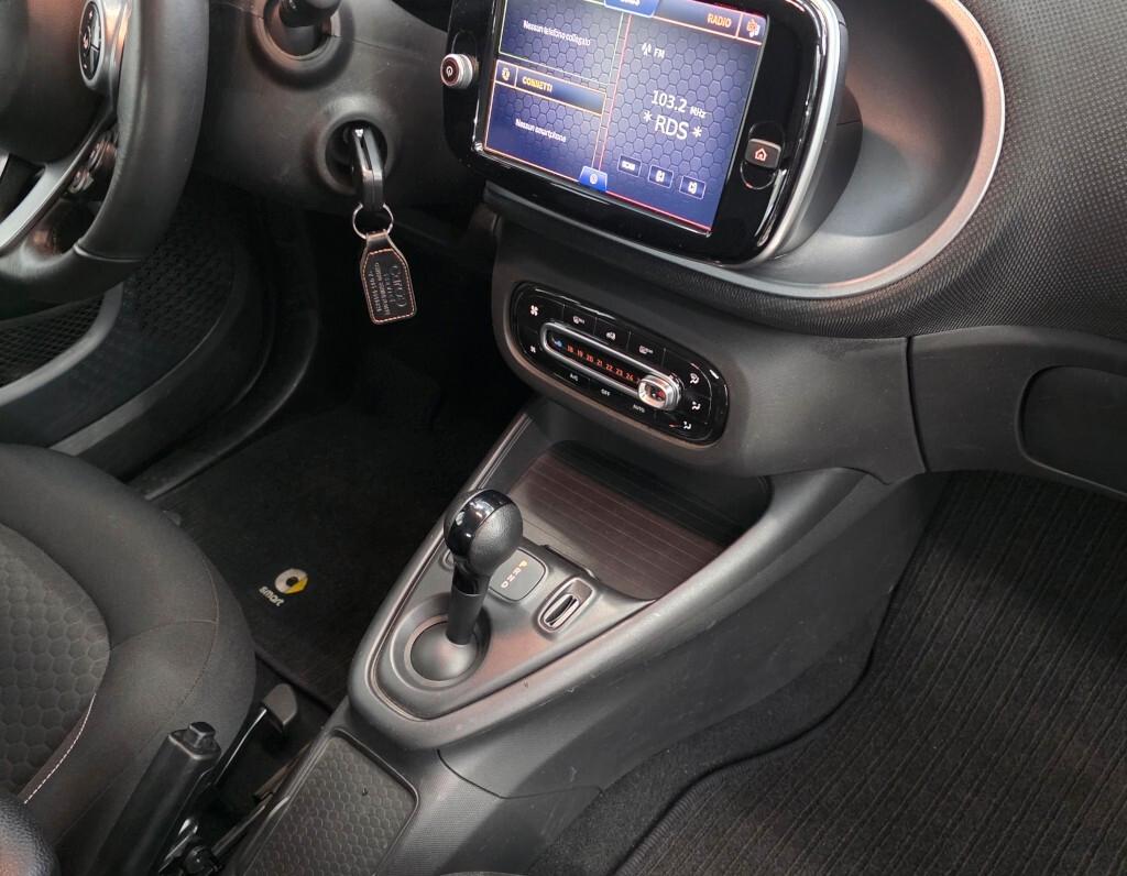 Smart ForTwo EQ elettrica cabrio Passion