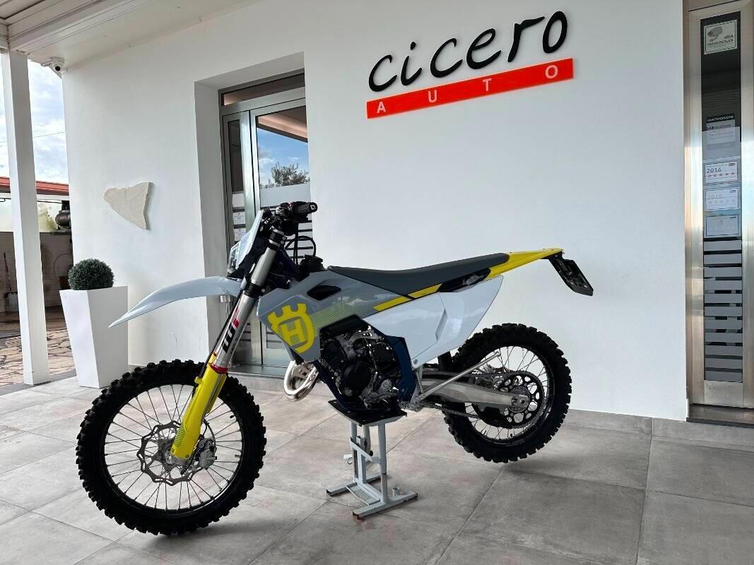 Husqvarna TC 125 2T | modello Cross omologato Enduro 2025