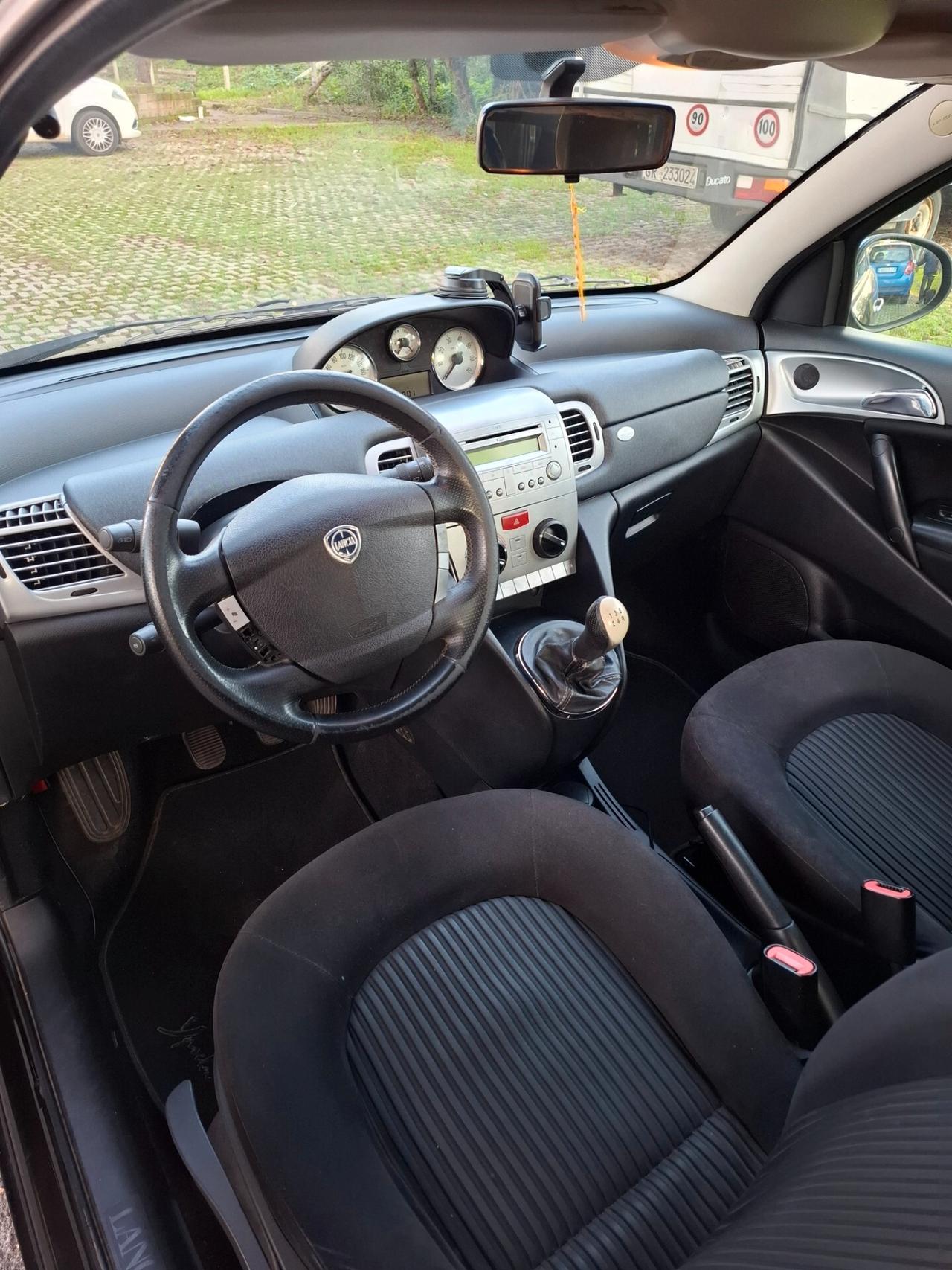 Lancia Ypsilon 1.3 MJT 75 CV Platino