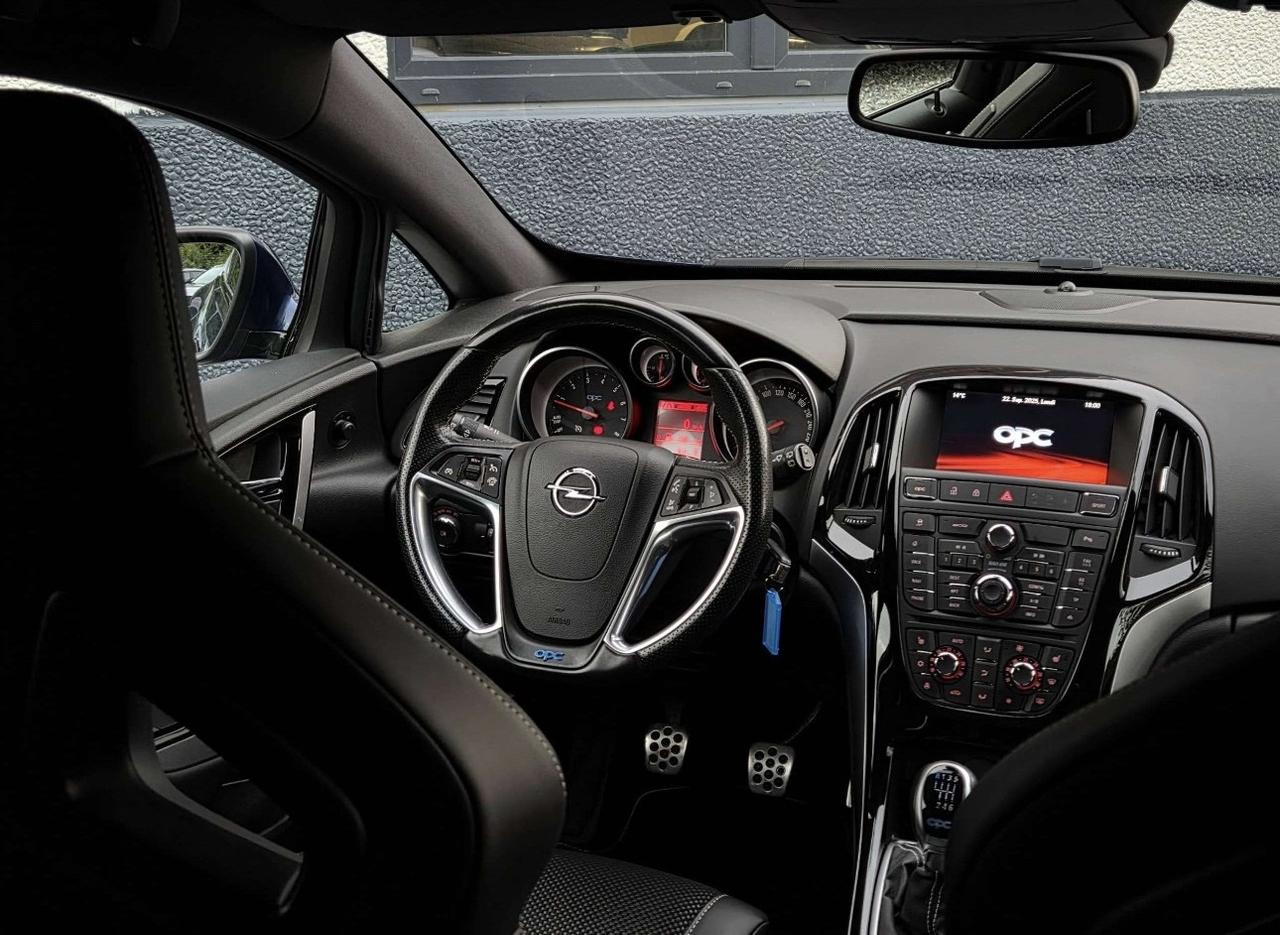 Opel Astra GTC 2.0 Turbo 280CV S&S 3p. OPC