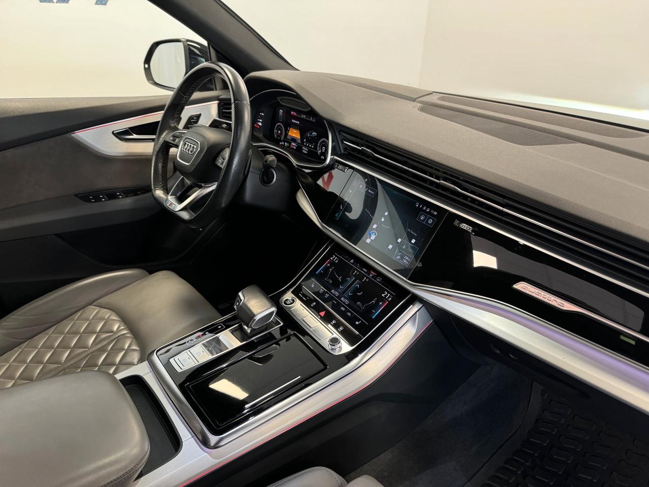 Audi Q8 55 TFSI e quattro tiptronic Sport S LINE
