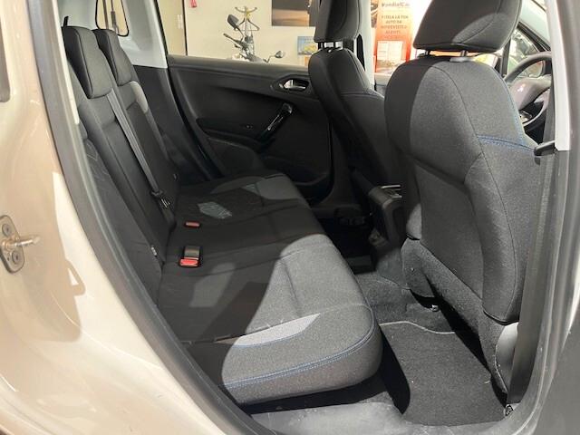 Peugeot 2008 1.2 puretech Signature s&s 82cv * 81 000 KM *