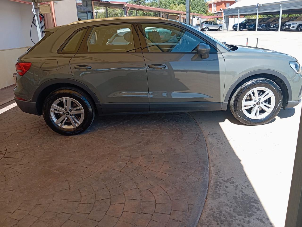 Audi Q3 35 TDI S tronic Business