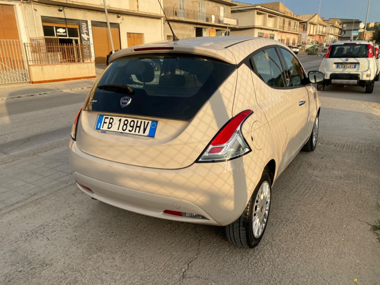 Lancia Ypsilon 1.3 MJT 16V 95 CV 5 porte S&S Silver