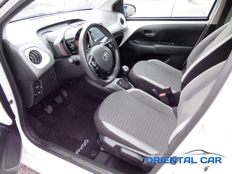 Toyota Aygo 1.0 VVT-i x-play MOLTO BELLA