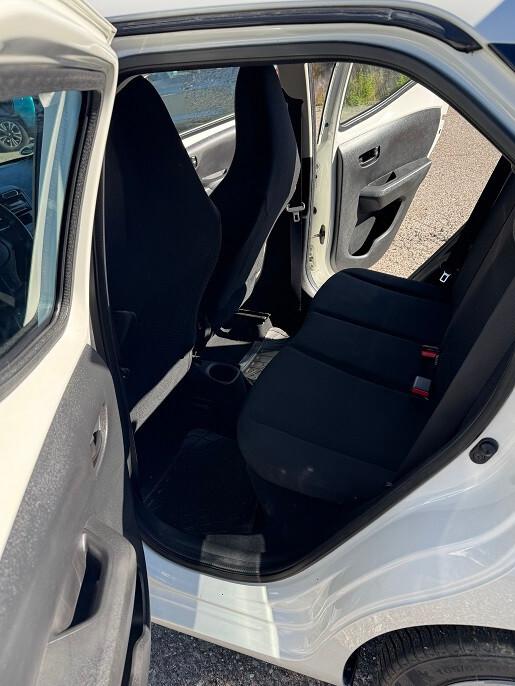 Toyota Aygo 1.0 VVT-i 69 CV 5 porte x-clusiv Black & White