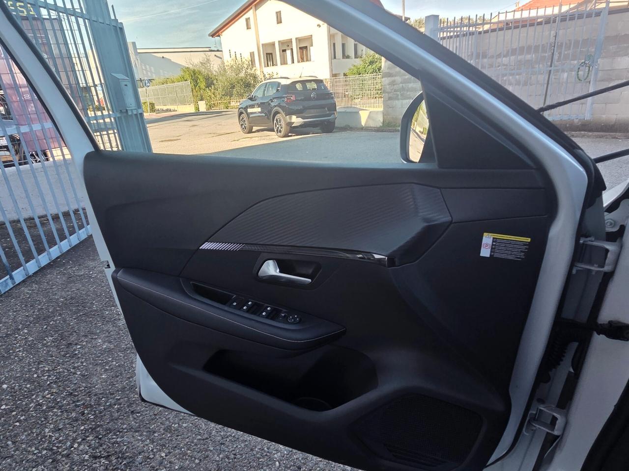 Peugeot 208 KM0 ALLURE 100 CV CON CAMERA 360° E NAVIGATORE NESSUN OBBLIGO FINANZIARIO !