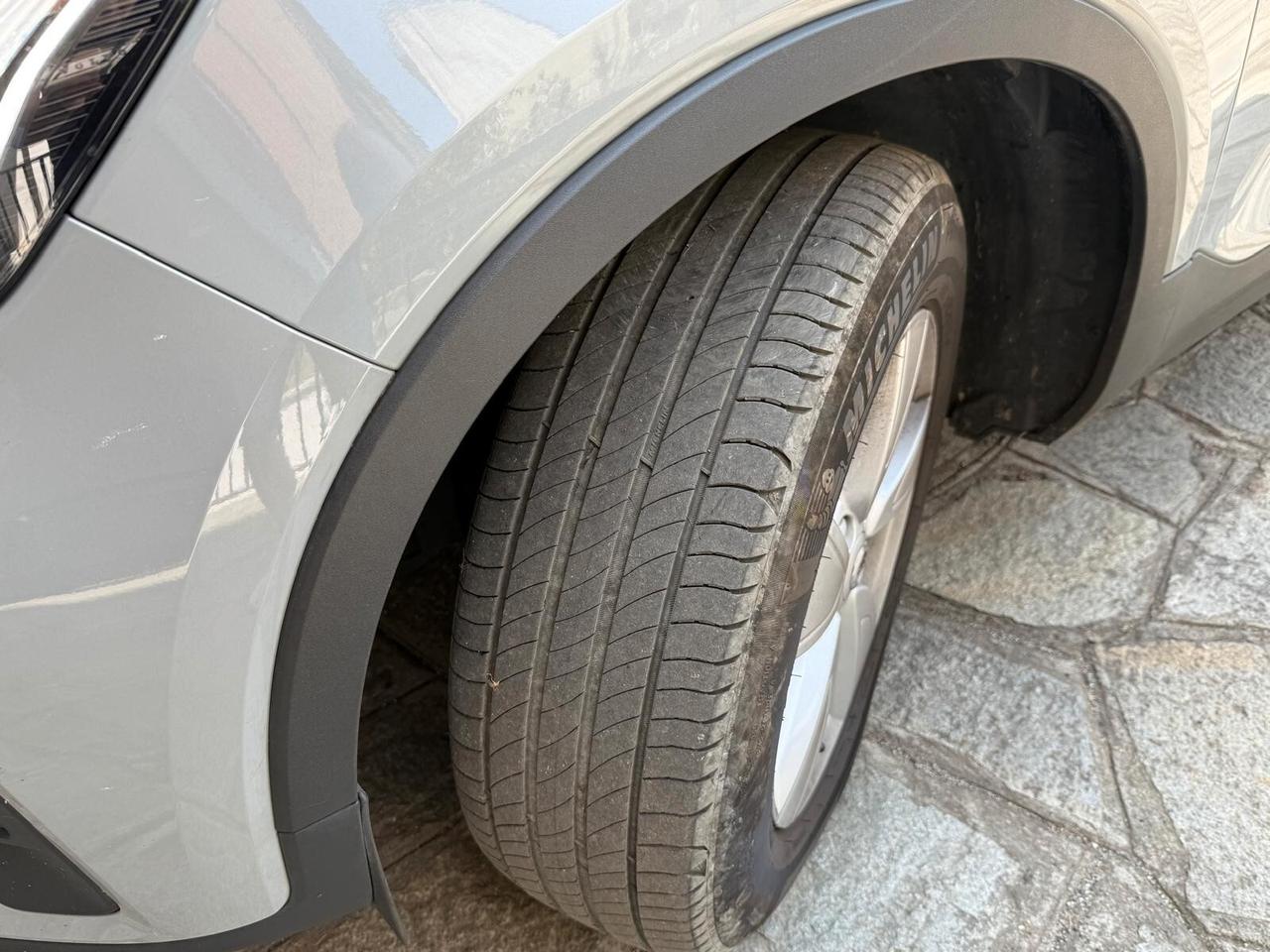 Volvo XC40 B3 automatico Plus Dark