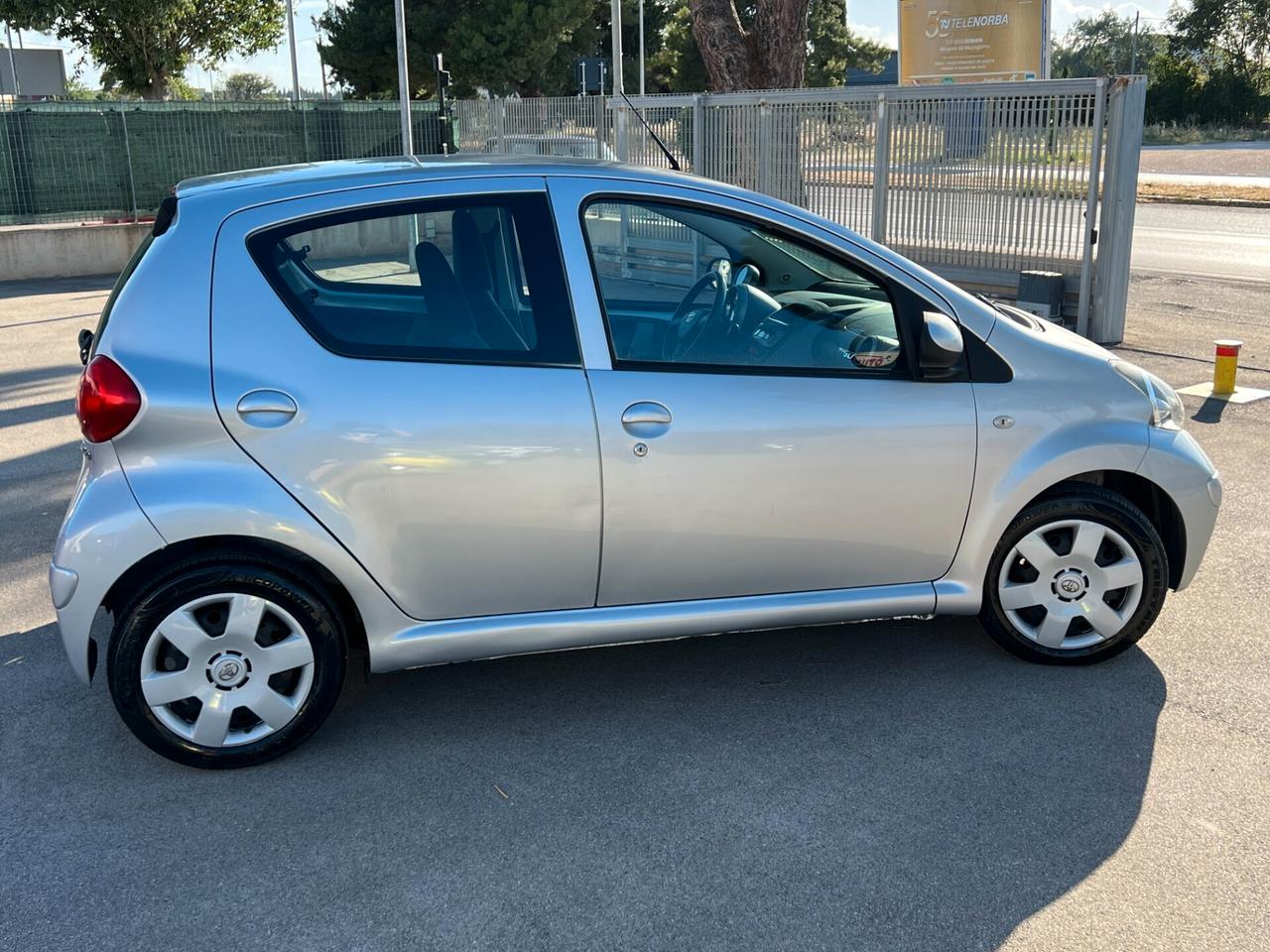 Toyota Aygo 1.0 CONNECT 1 PROPRIETARIO