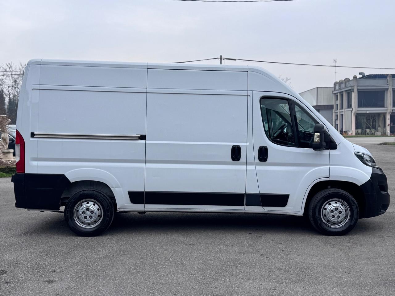 Peugeot Boxer 330 L2H2 2.2 BlueHDi 140cv S&S