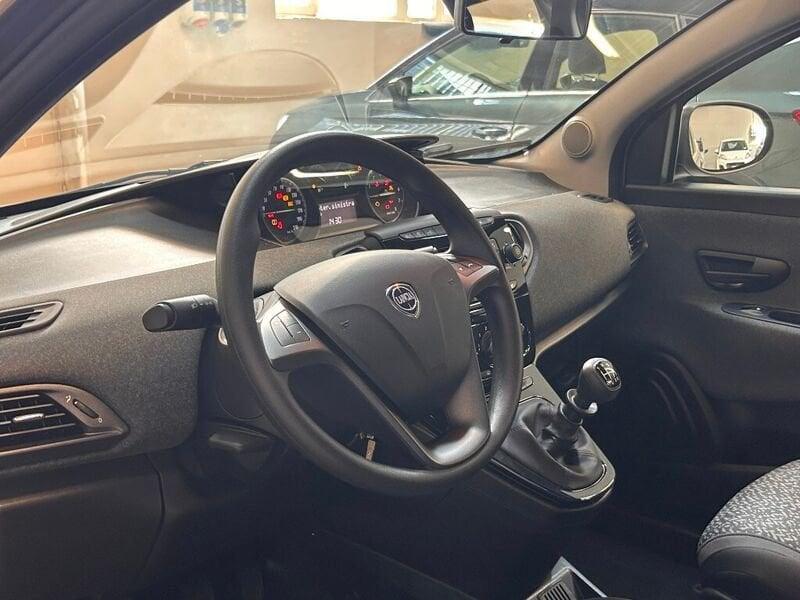 Lancia Ypsilon 1.0 FireFly 5 porte S&S Hybrid Silver