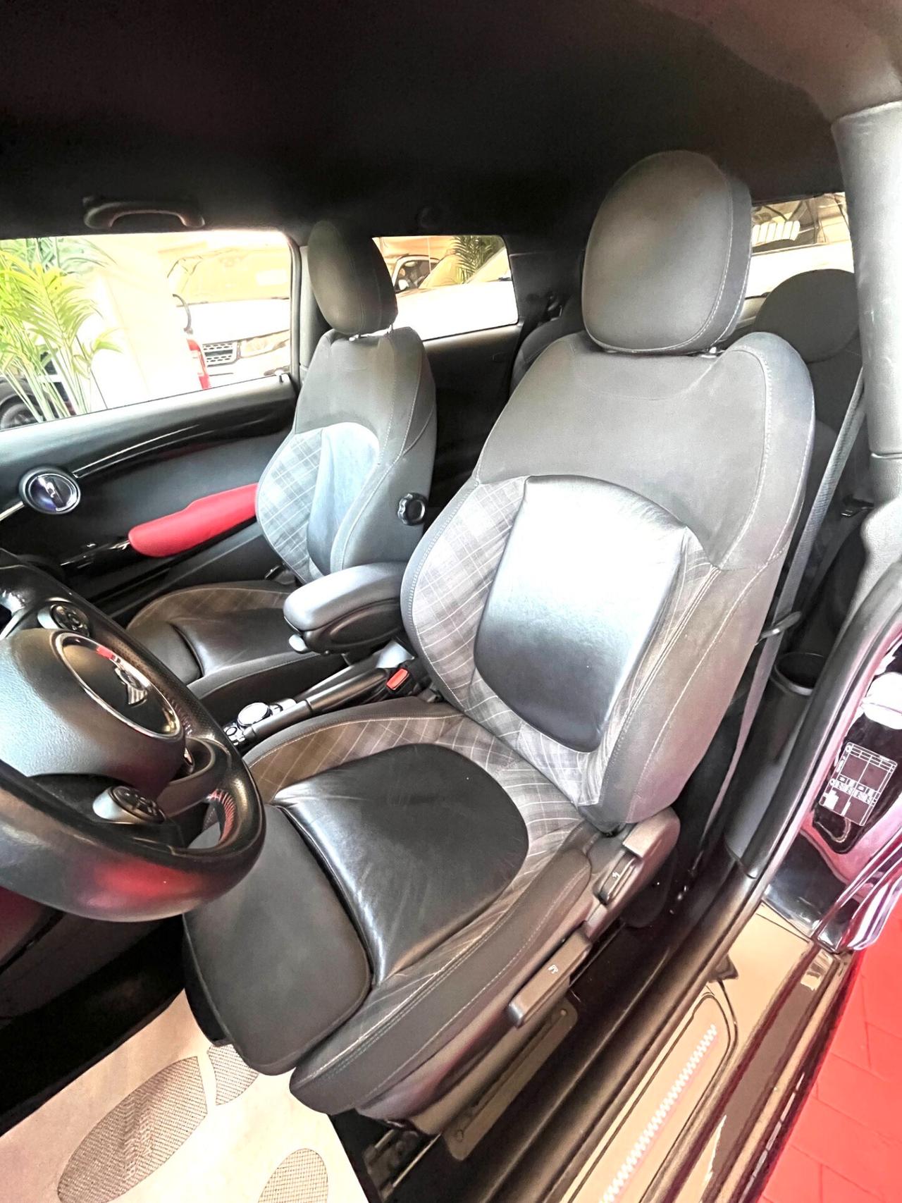 MINI JOHN COOPER WORKS 2.0 231CV Cambio automatico Navigatore Cerchi GARANZIA 12 MESI