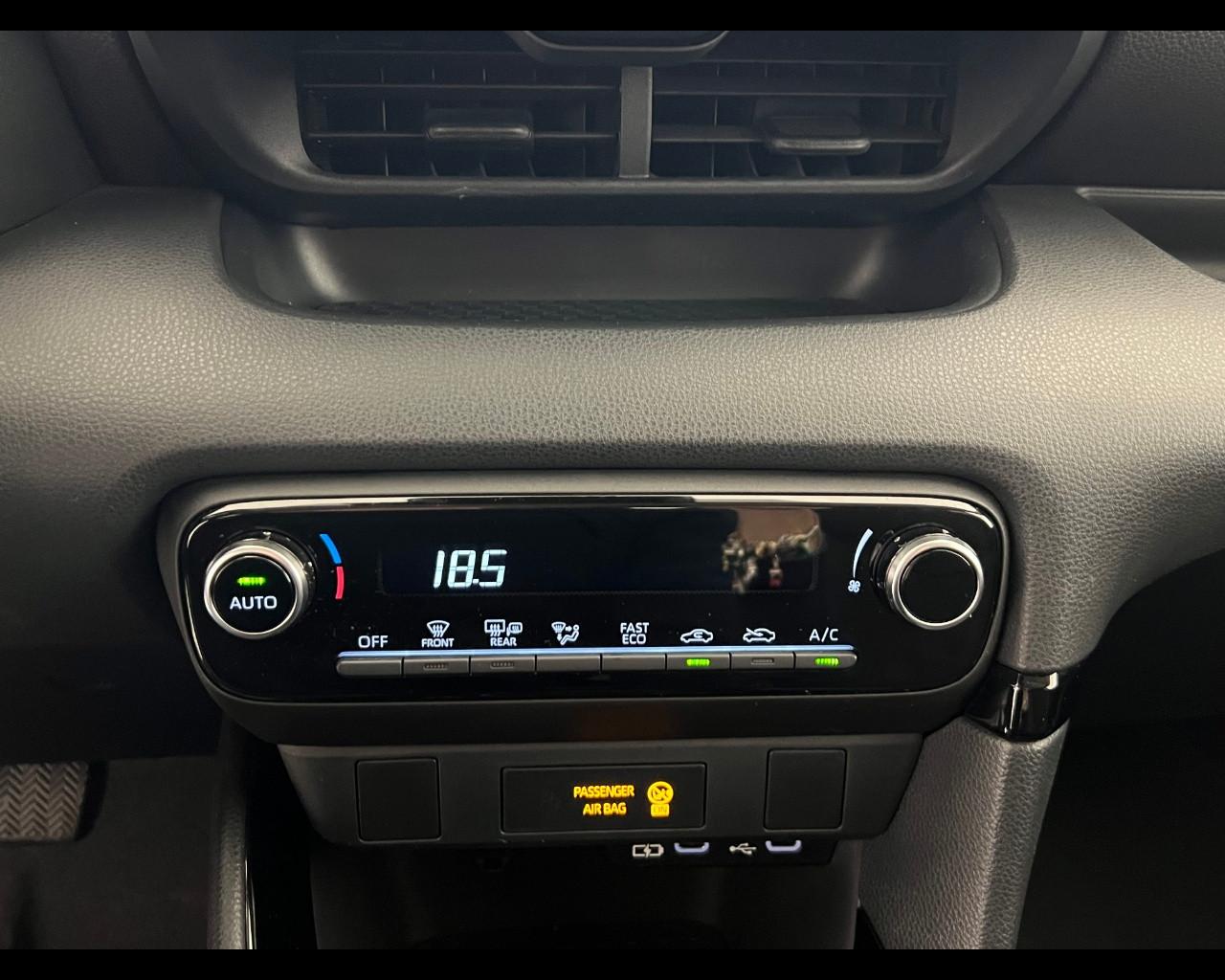 TOYOTA Yaris 1.5h Trend