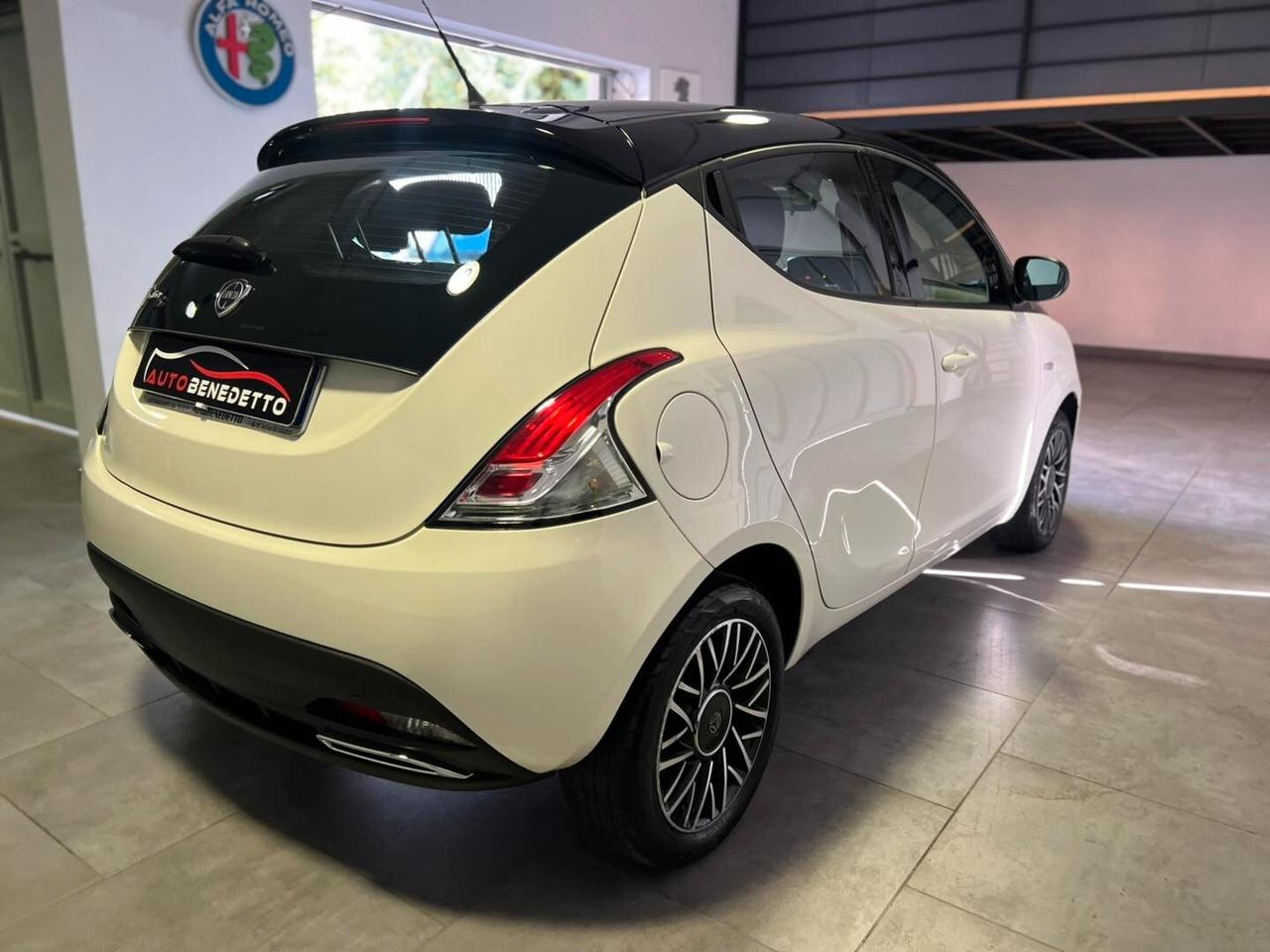 LANCIA YPSILON 1.2 S MOMODESIGN 2015