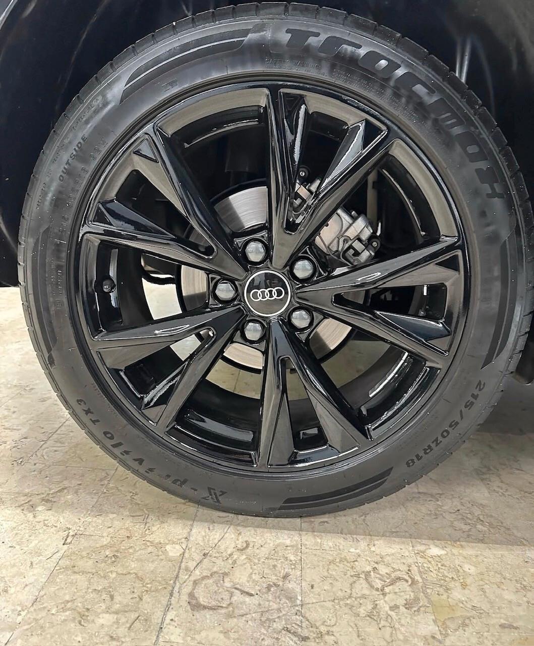 Audi Q2 30 TDI S tronic Identity Black