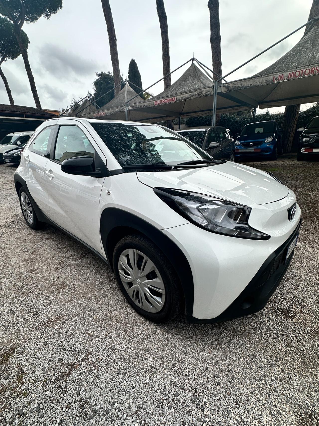 Toyota Aygo X 1.0 VVT-i 72 CV 5 porte Active CRUISE APPLE CAR PLAY MULTIFUNZIONE RE-CAMERA