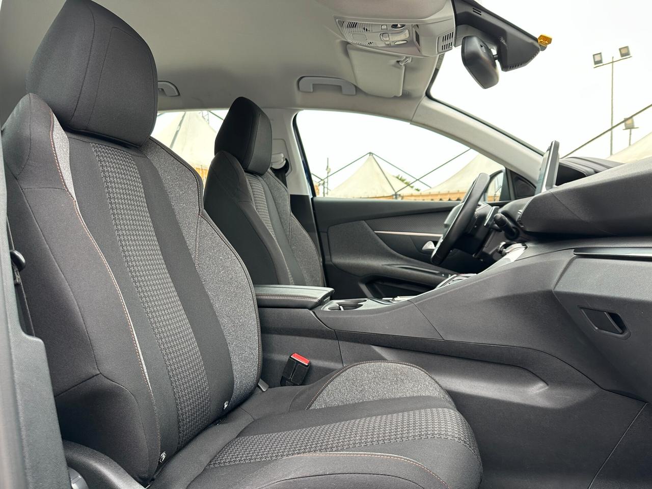 PEUGEOT 3008 1.5 BlueHDi 130 S&S EAT8 Business