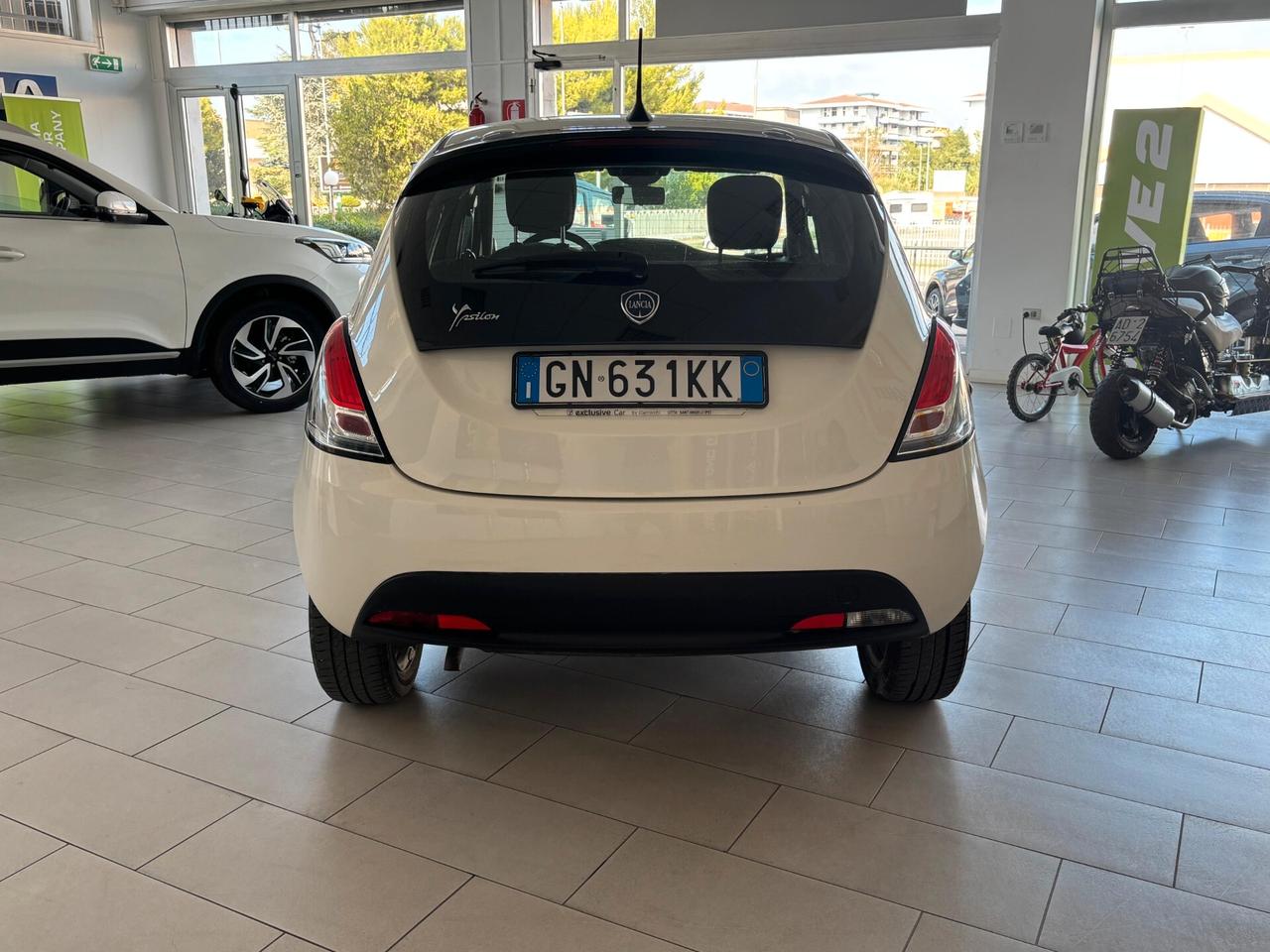 Lancia Ypsilon 1.0 FireFly 5 porte S&S Hybrid Silver