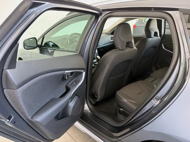 VOLVO V40 Cross Country D2 1.6 Summum