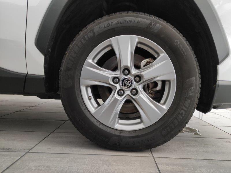 TOYOTA RAV4 5ª serie - RAV4 2.5 HV (218CV) E-CVT 2WD Active