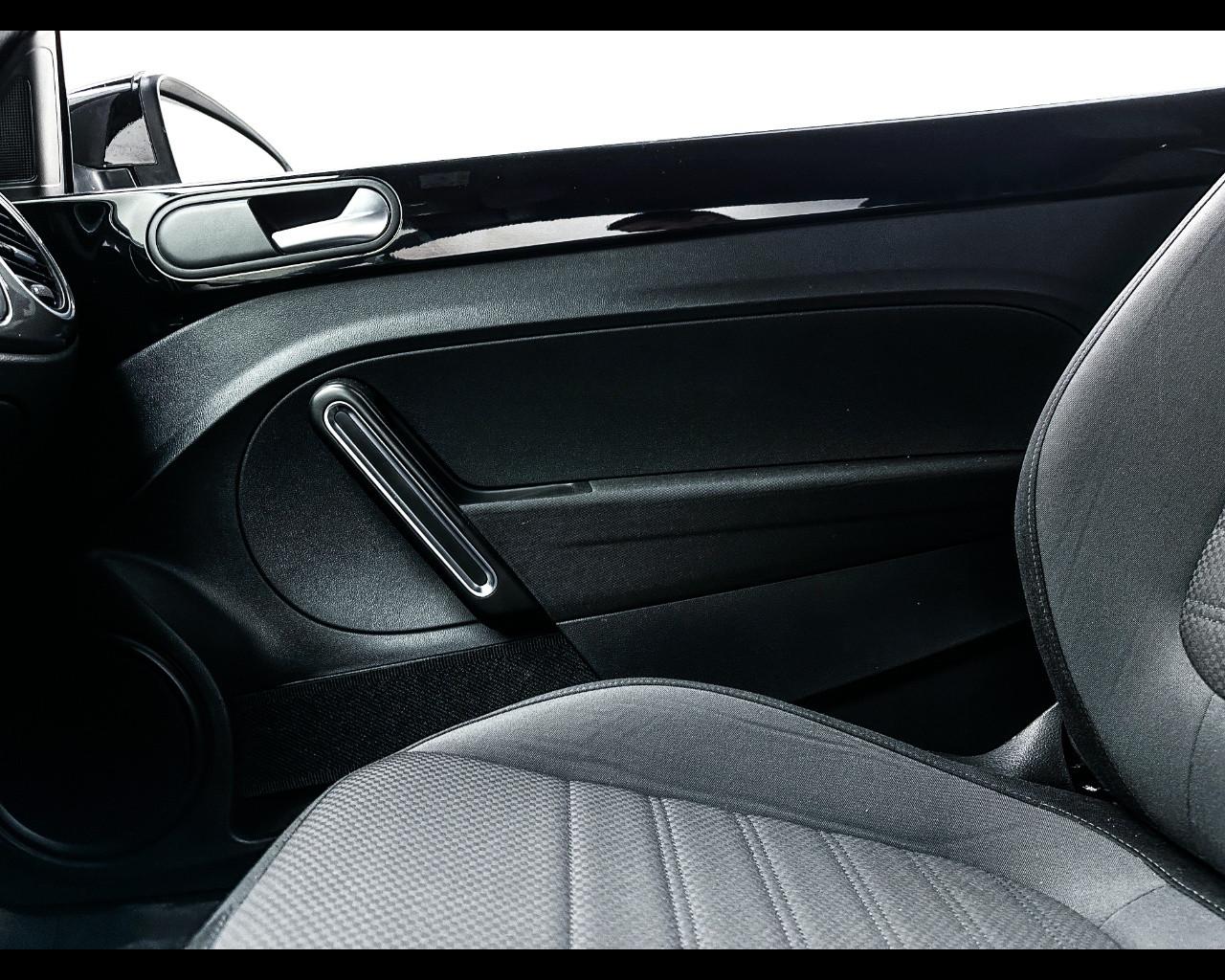 VOLKSWAGEN Maggiolino Cabrio 2.0 TDI DSG 150 CV R-LINE