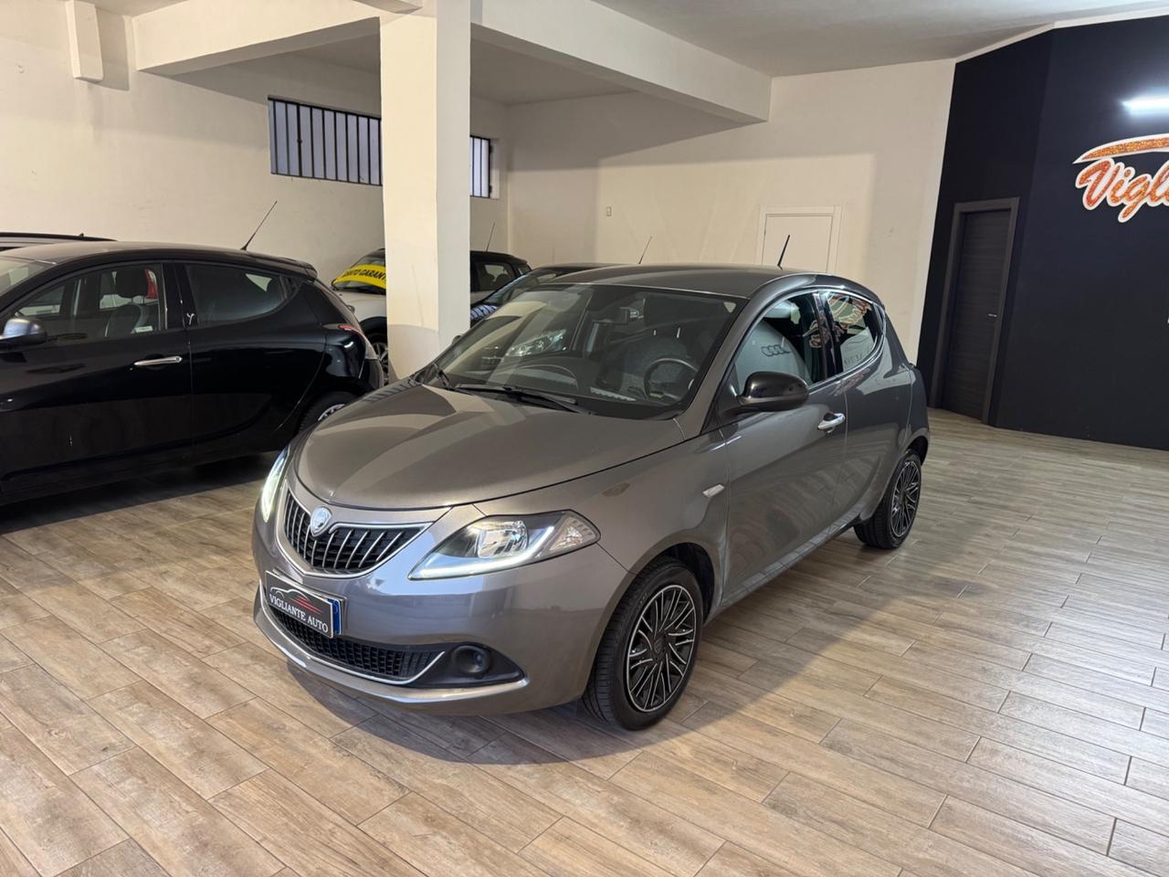 Lancia Ypsilon 1.0 FireFly 5 porte S&S Hybrid Gold