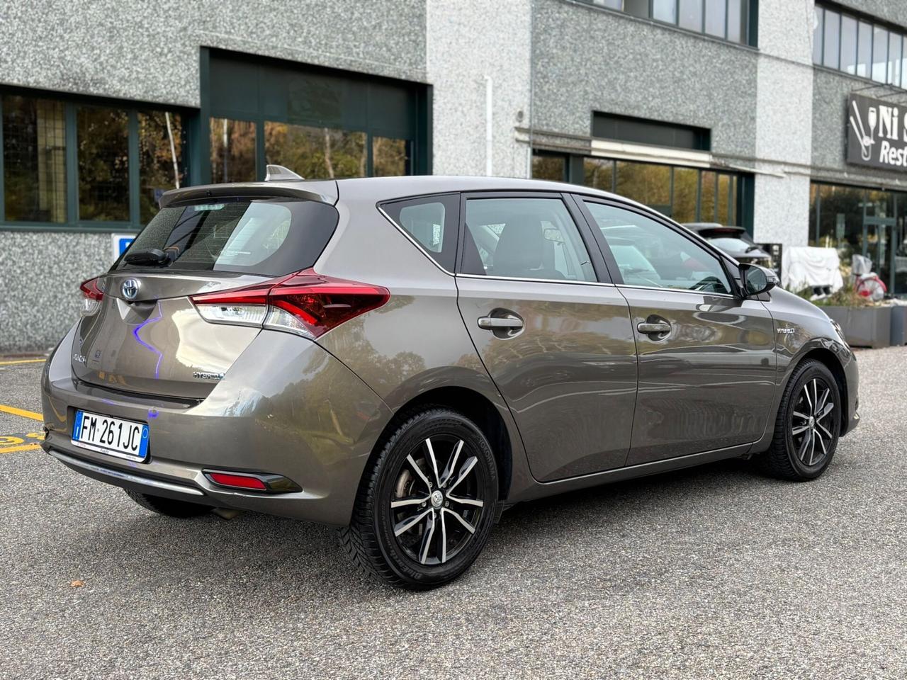 Toyota Auris 1.8 Hybrid Lounge