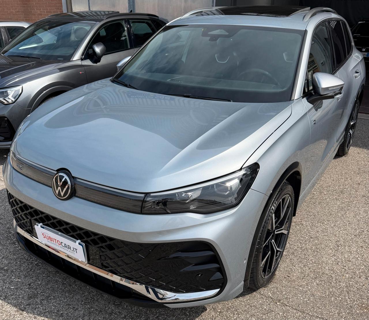 Volkswagen Tiguan 2.0 TDI 150 CV DSG R-Line Plus tetto apribile