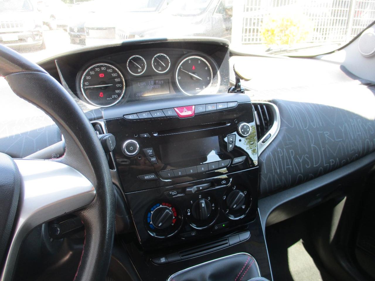 Lancia Ypsilon 5 Porte Ypsilon 1.3 mjt Elefantino Rosa 95cv OK NEOPAT.