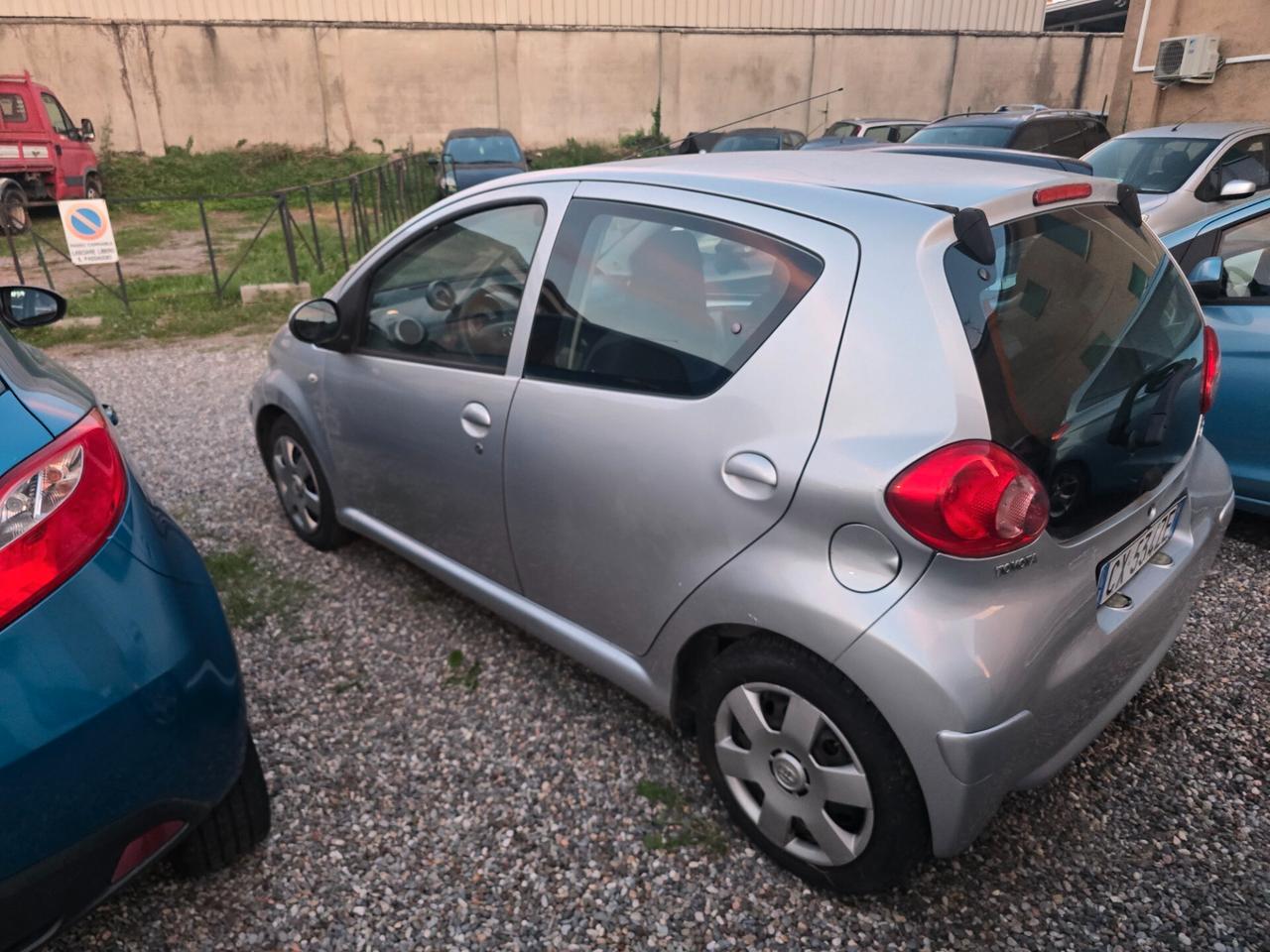 Toyota Aygo 1.0 12V VVT-i 5 porte Sol