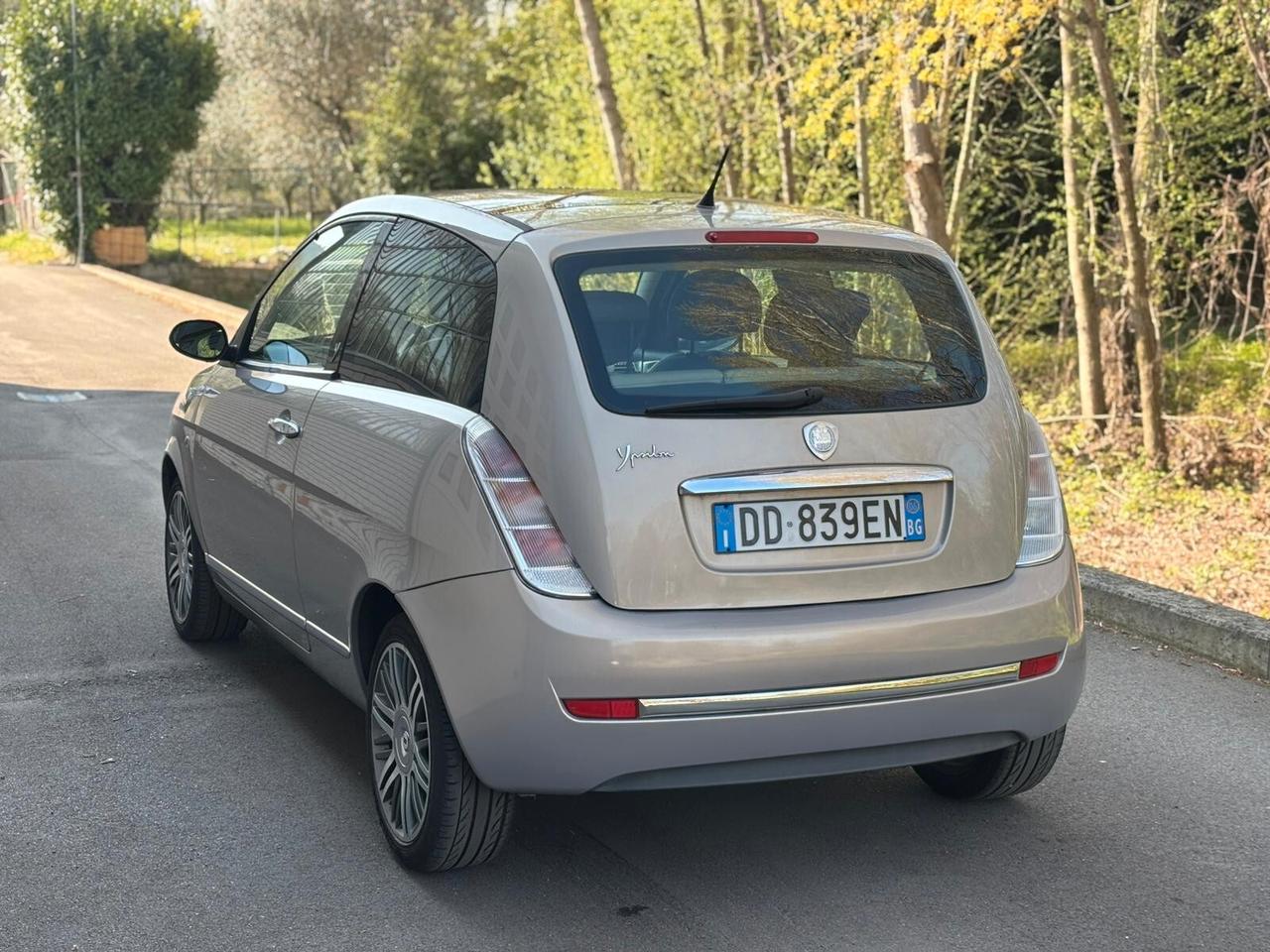 Lancia Ypsilon 1.4 16V Platino