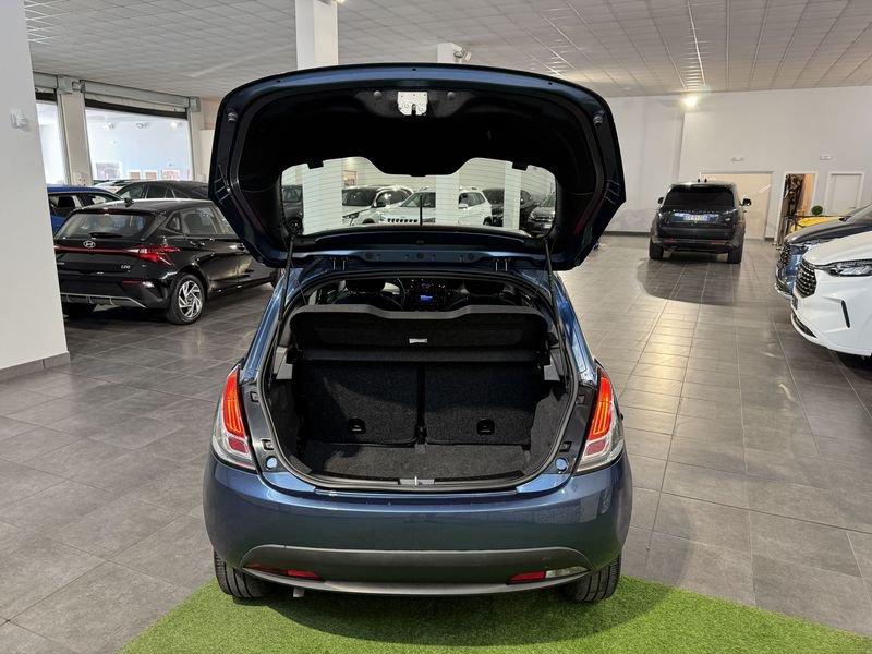 Lancia Ypsilon Ypsilon 1.0 FireFly 5 porte S&S Hybrid Silver