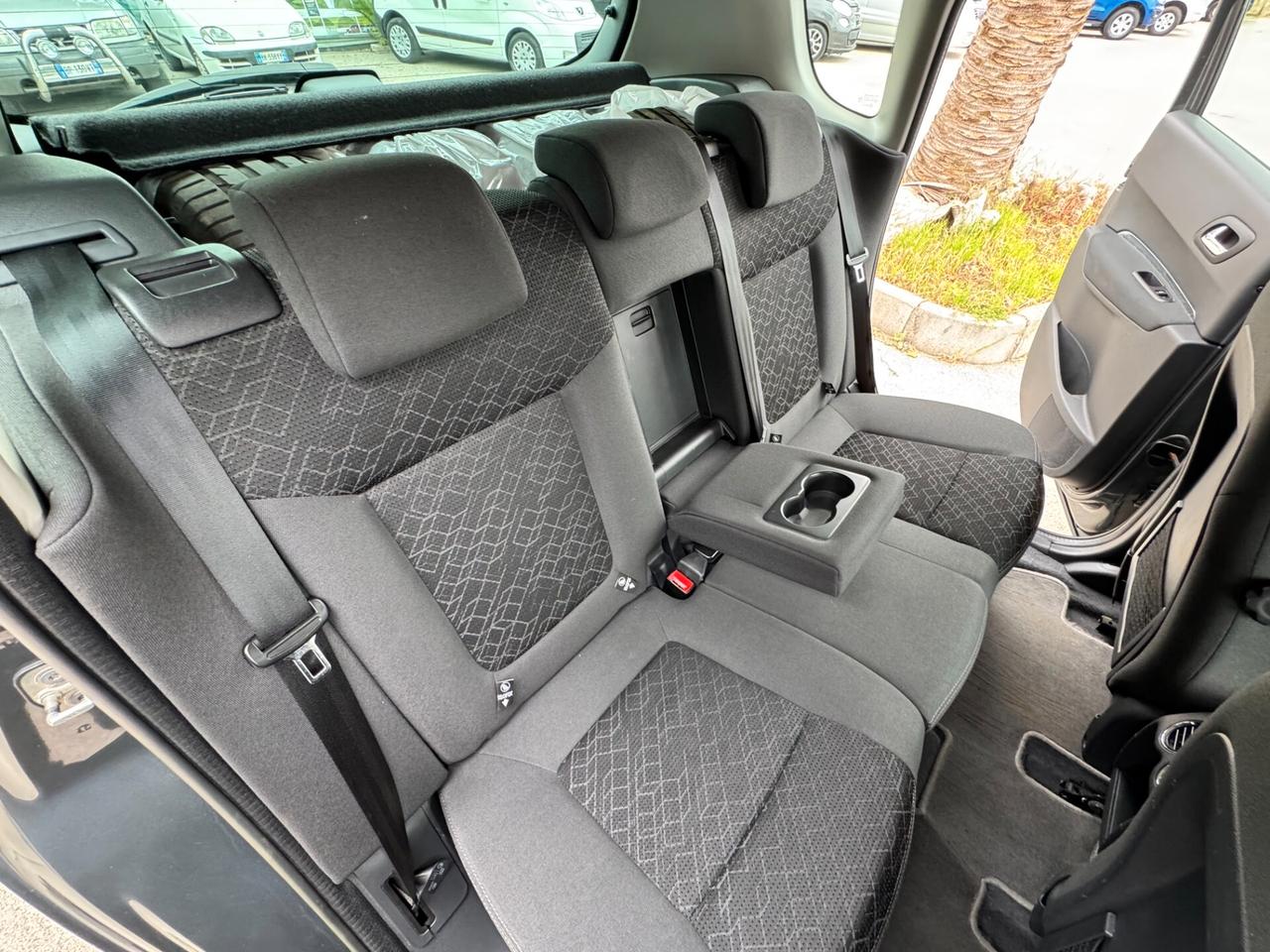 Peugeot 3008 1.6 HDi 115CV Access
