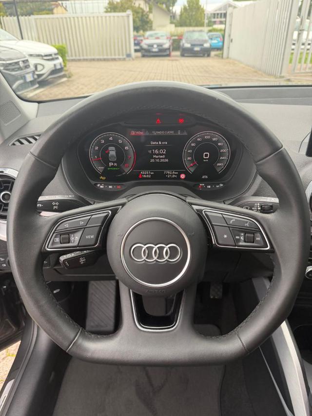 AUDI Q2 35 TFSI S tronic Identity Black