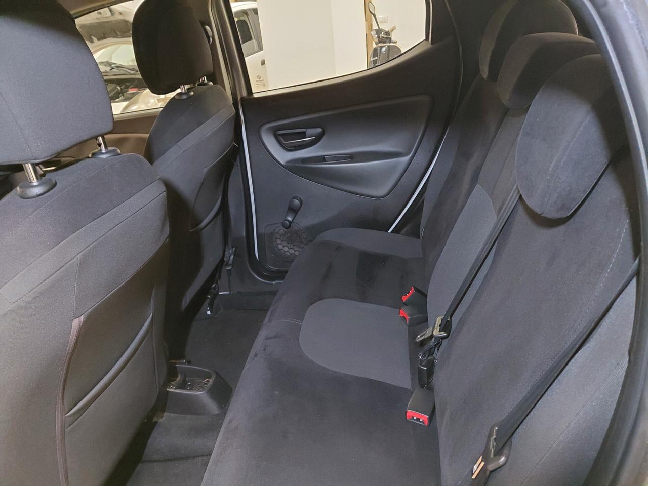 LANCIA YPSILON ANNO 2015 BZ 1.2 ADATTA NEOPATENTATI KM 100 MILA