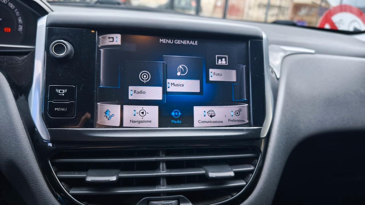 Peugeot 208 1.4 e-HDi 68 CV S&S robotizzato 3 porte Active