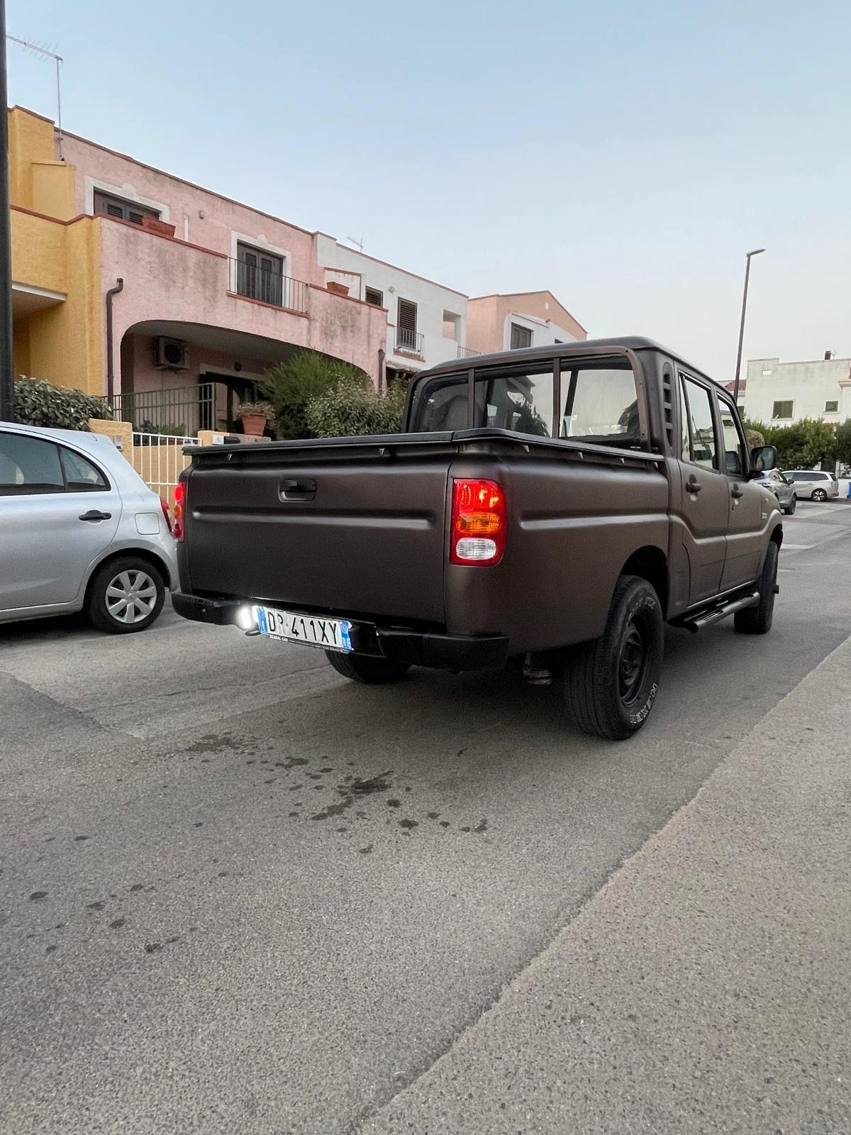 Mahindra Goa 2.5 CRDe 4WD SC Pick-Up Rib. Tril.